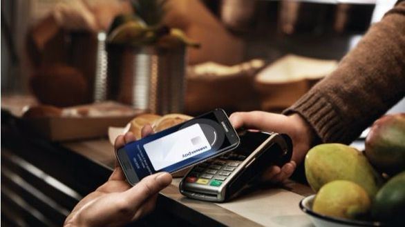 Sencillo y seguro, el servicio de pago por móvil que lanza Santander con Samsung Pay