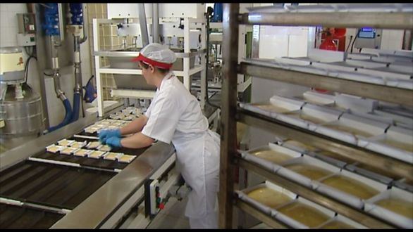 Histórica bajada del paro, que cae por debajo de los cuatro millones