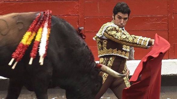 Banderillas españolas en la plaza de toros de Bilbao, por orden de Cayetano Rivera