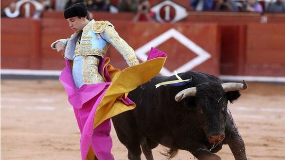 Tarde triunfal en Salamanca, y de decepción en Guadalajara y Albacete