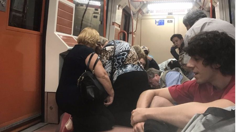 Dos detenidos en el Metro de Madrid tras disparar un arma de fogueo