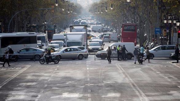Los tuits del día. Barcelona, cortada al tráfico por las velas de la marcha de los 'Jordis'