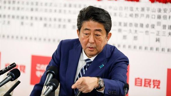 El primer ministro Shinzo Abe arrasa en las elecciones de Japón