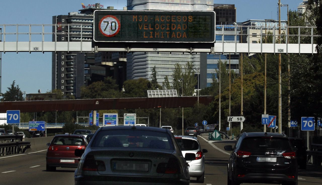 Madrid limita la velocidad del tráfico y Valladolid cierra el casco histórico por la contaminación