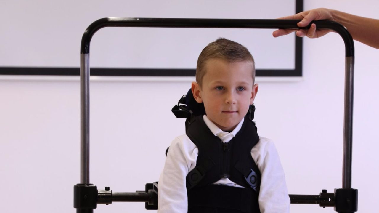 El primer exoesqueleto pediátrico del mundo está en un hospital de Barcelona