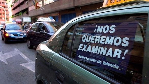 Los examinadores de tráfico desconvocan la huelga