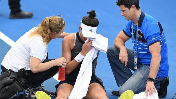 Garbiñe Muguruza se retira en Australia en su primer partido del año