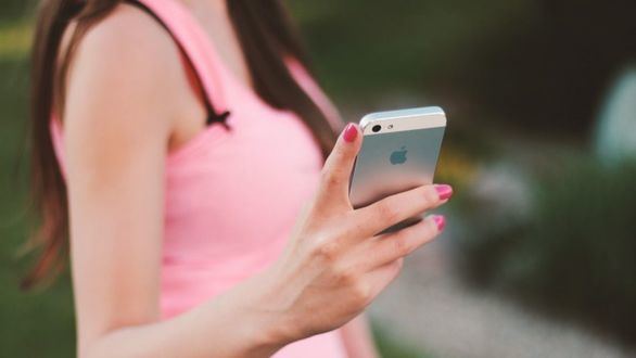 Uno de cada tres españoles reconoce que es adicto a su teléfono móvil