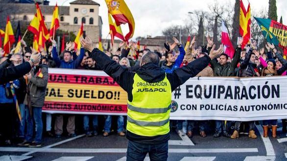 Policías y guardias civiles aceptan cobrar igual que los mossos en tres años