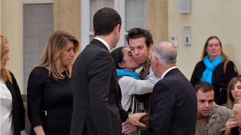 Cientos de personas se despiden de Gabriel con los padres | Imágenes