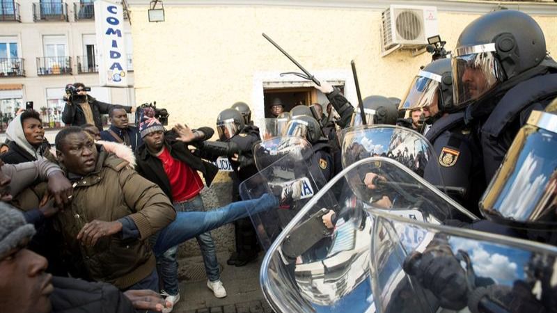Podemos se estrella contra las algaradas de Lavapiés