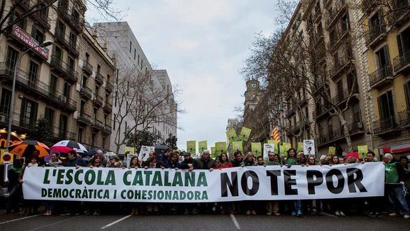 Apenas 8.000 personas en una manifestación contra el castellano