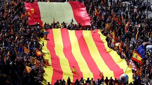 Los constitucionalistas toman Barcelona en una manifestación
