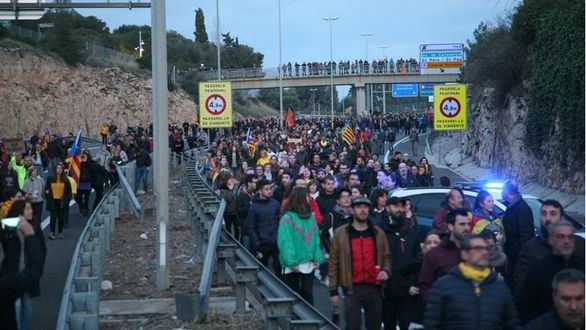 Los independentistas preparan algaradas y una huelga general