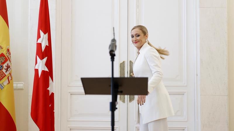 La dimisión de Cifuentes coincide con la de Aguirre hace un año