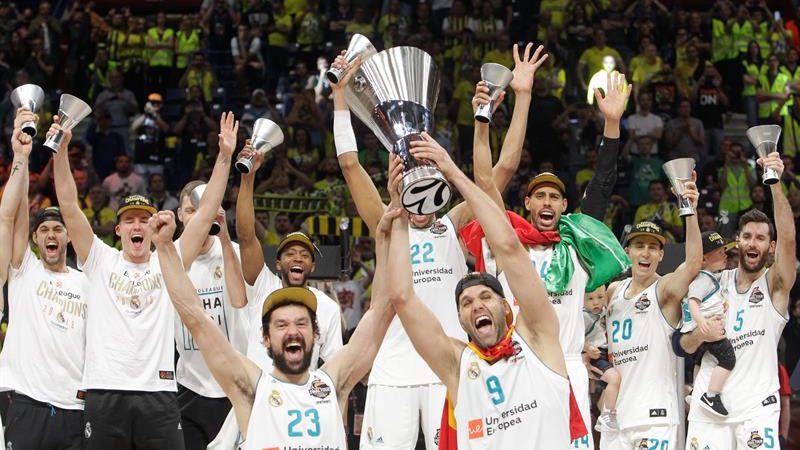 Primer ganador de Europa en fútbol y baloncesto en el mismo año