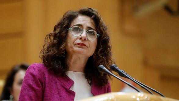 La nueva ministra de Hacienda critica, pero defiende los presupuestos del PP