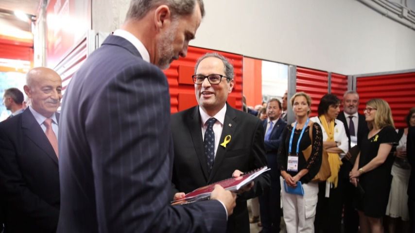 Torra jalea a la ANC contra el Rey y luego le saluda