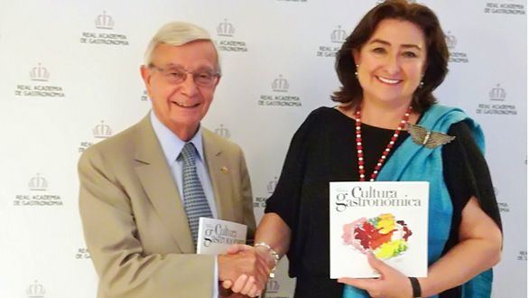 Rafael Anson en la presentación de la revista de la RAG