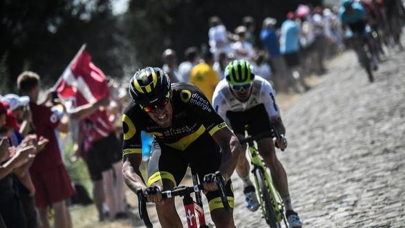 El pavés elimina a Porte, hiere a Landa y corona a Degenkolb