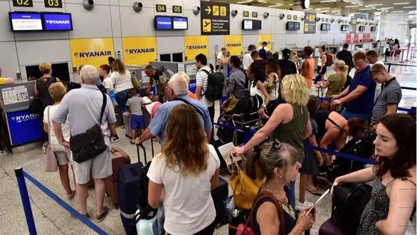 Ryanair cancela 24 vuelos más de los previstos en la primera jornada de huelga