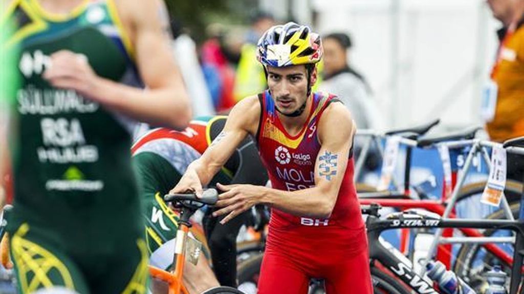 Mario Mola roza su tercer Mundial tras vencer en Edmonton