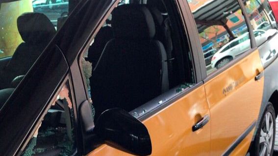 ¿Venganza de los VTC?: 18 taxis, destrozados en Barcelona