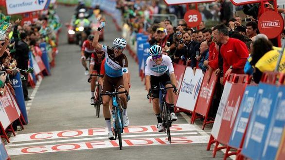 La Vuelta. Jesús Herrada es nuevo líder en la victoria de Alexandre Geniez