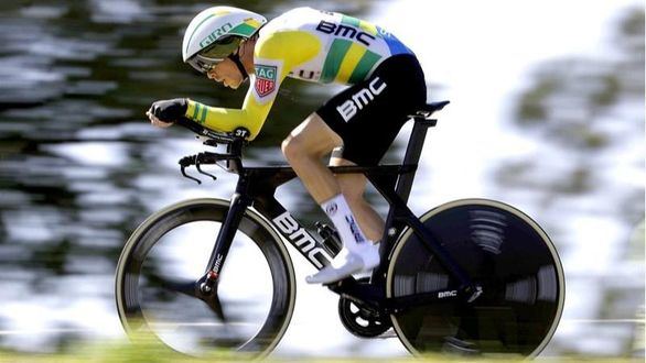 La Vuelta. Yates resiste ante Valverde en la crono que gana Rohan Dennis