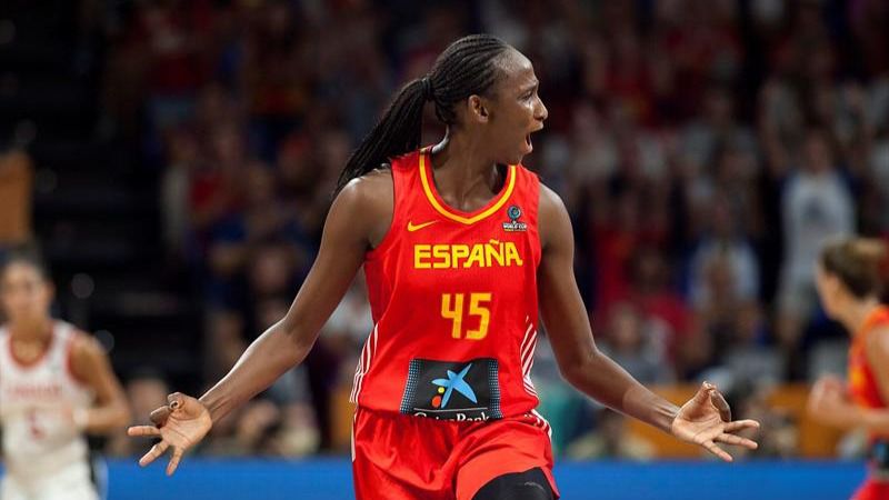 Mundial femenino. España sobrevive a su bache ante Canadá y luchará por las medallas | 53-68