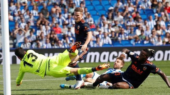 El Valencia respira y también toma Anoeta | 0-1