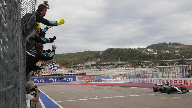 GP de Rusia. Mercedes manda y Bottas regala el triunfo a Hamilton