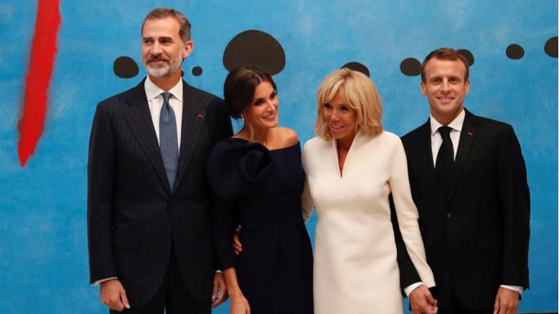 Los Reyes visitan con los Macron una retrospectiva de Miró en París