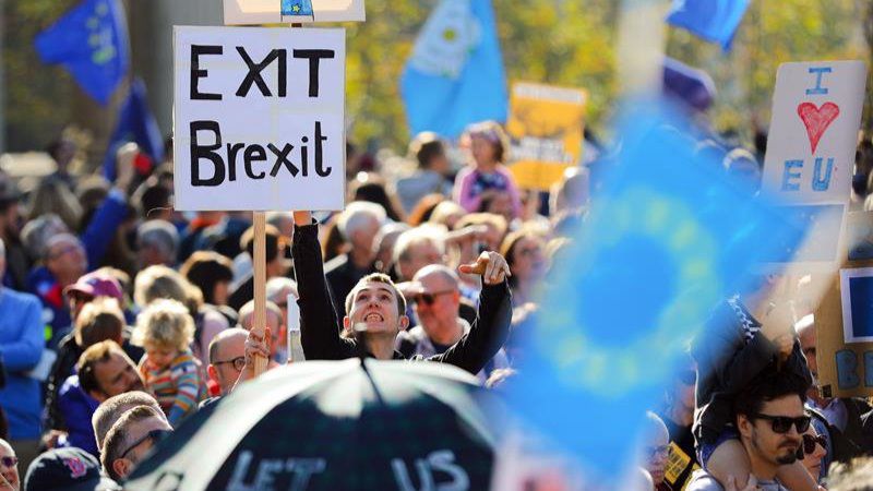 Miles de personas piden en Londres un segundo referéndum del brexit