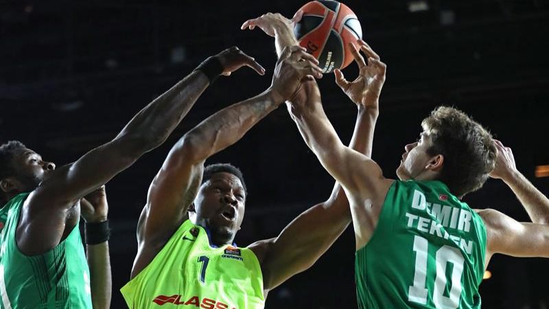 Euroliga. El Barcelona remonta al Darussafaka y reacciona a domicilio | 71-79