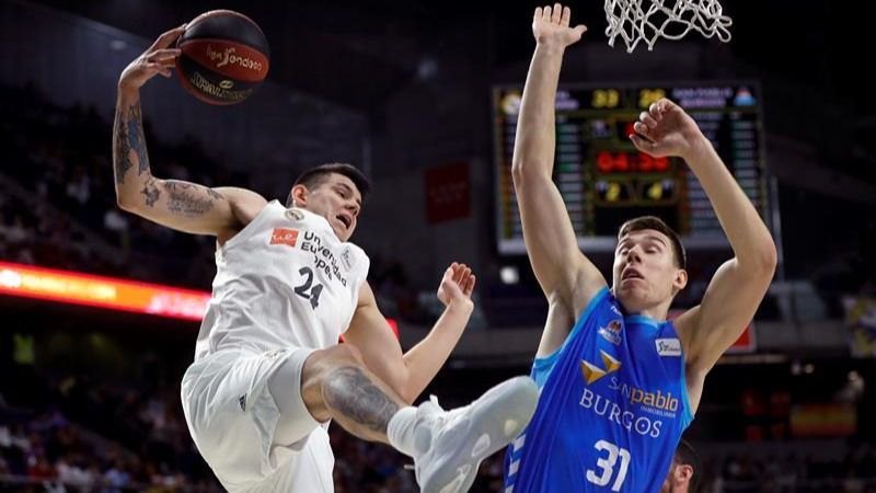 ACB. Real Madrid y Barcelona siguen invictos y el Baskonia, aplastante