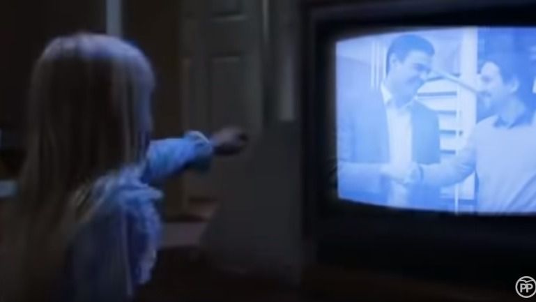 El PP convierte en protagonistas de Poltergeist a Sánchez y sus socios