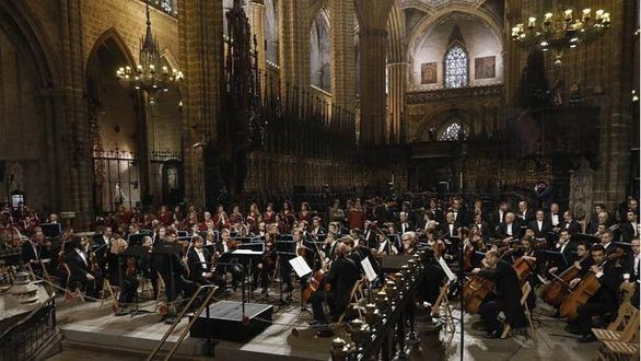 Hasta 600 personas dicen adiós a Montserrat Caballé en la Catedral de Barcelona