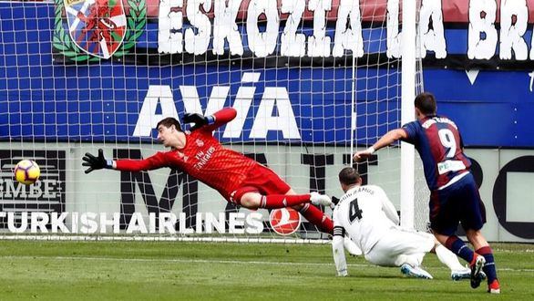 Eibar, primer naufragio del Real Madrid de Solari | 3-0