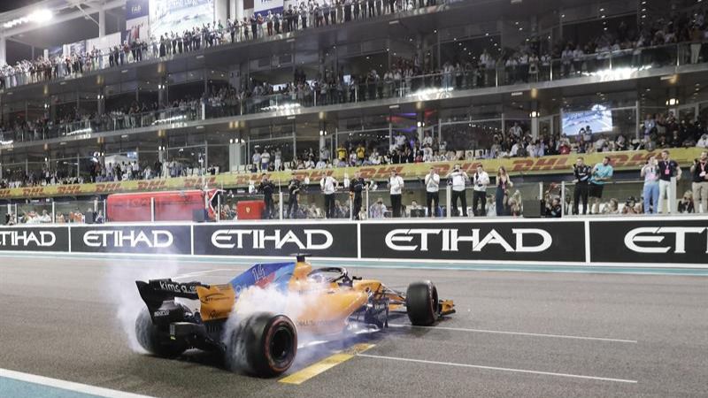 GP Abu Dabi. Fernando Alonso disfruta su adiós y Hamilton, de otra victoria