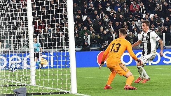 La Juventus y el United eliminan al Valencia | 1-0