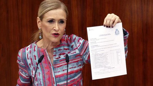 La jueza procesa a Cifuentes por su máster de la URJC