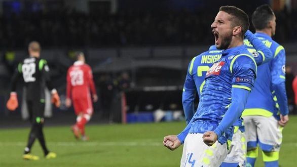 El Nápoles da un golpe sobre la mesa ante el Estrella Roja | 3-1