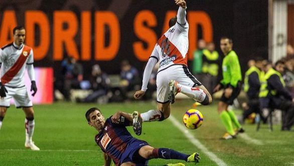 El Rayo vence al Eibar y toma algo de oxígeno | 1-0