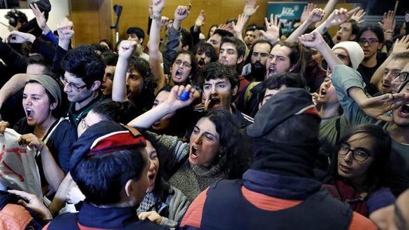 Radicales separatistas boicotean un acto de Arrimadas, Rivera y Valls en Barcelona