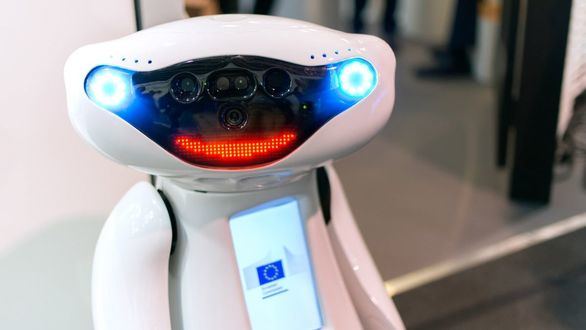 La Unión Europea invertirá 20.000 millones en IA para competir con China y EEUU