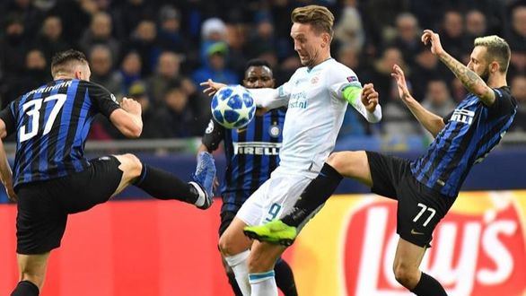 El Inter se la pega en casa ante el PSV y se cae de la Champions | 1-1