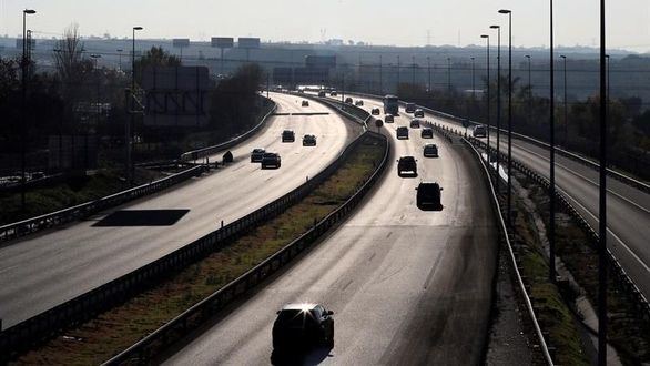 Madrid levanta la prohibición de circular a vehículos sin etiqueta