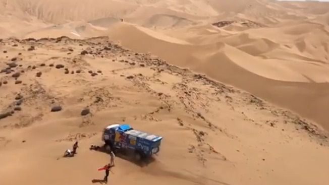 Expulsado del rally Dakar tras atropellar a un espectador