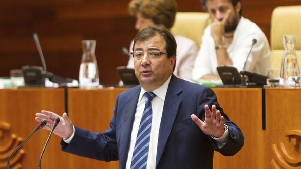 El PSOE extremeño se alinea con el PP para pedir el artículo 155